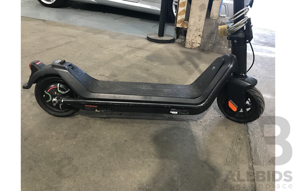 NIU KQi3 Sport Electric Kick Scooter