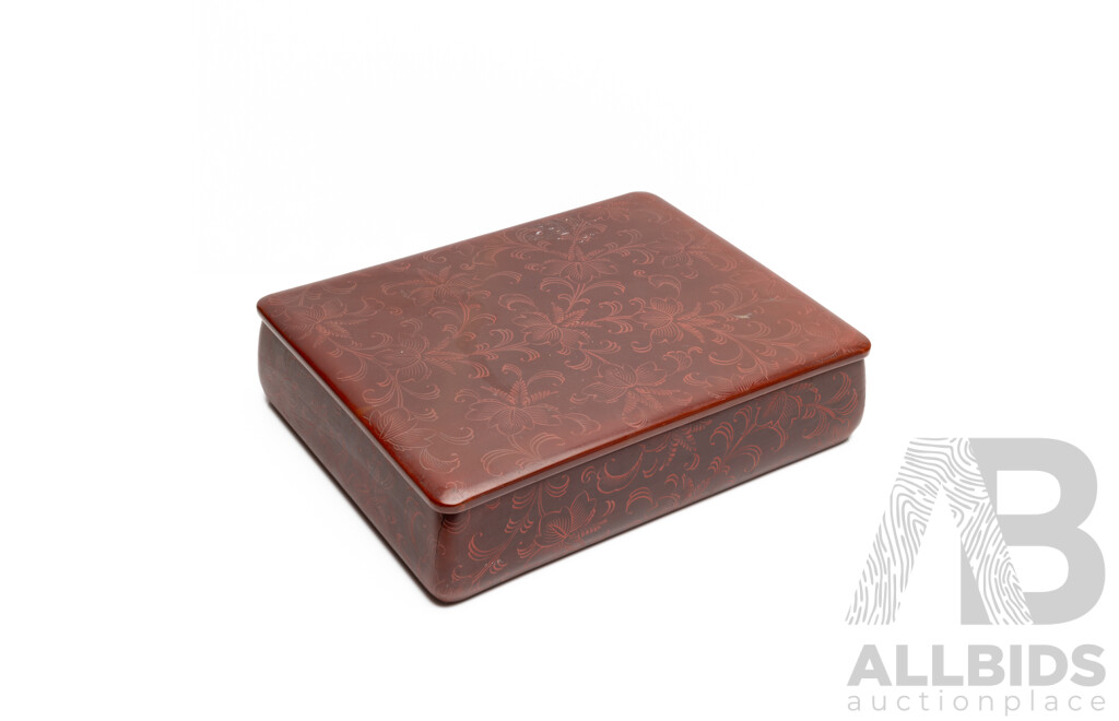 Laquered Wood Trinket Box with Fitted Lid & Collection of Vintage Jewellery Items