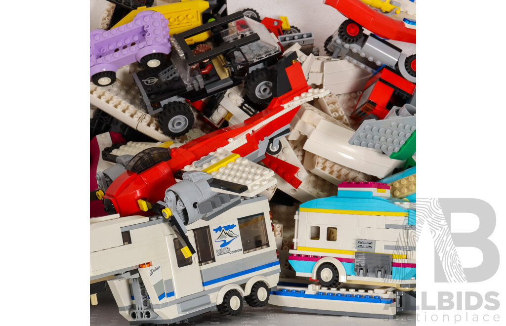 Collection of Mixed LEGO Including Marvel Super Heroes, Jungle Mobile Lab, City Off-road Fire Truck and More