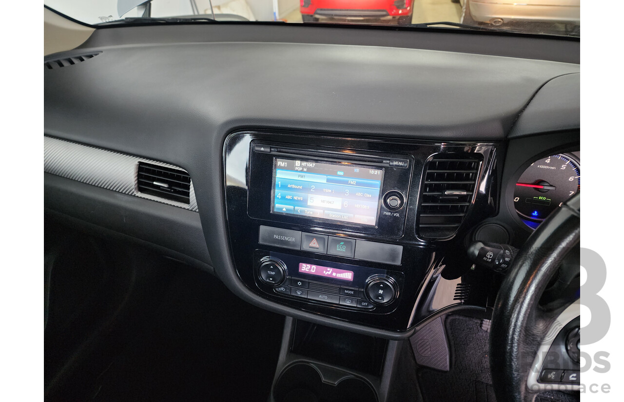 06/2014 Mitsubishi Outlander ES (4x4) ZJ MY14.5 4d Wagon Silver 2.4L
