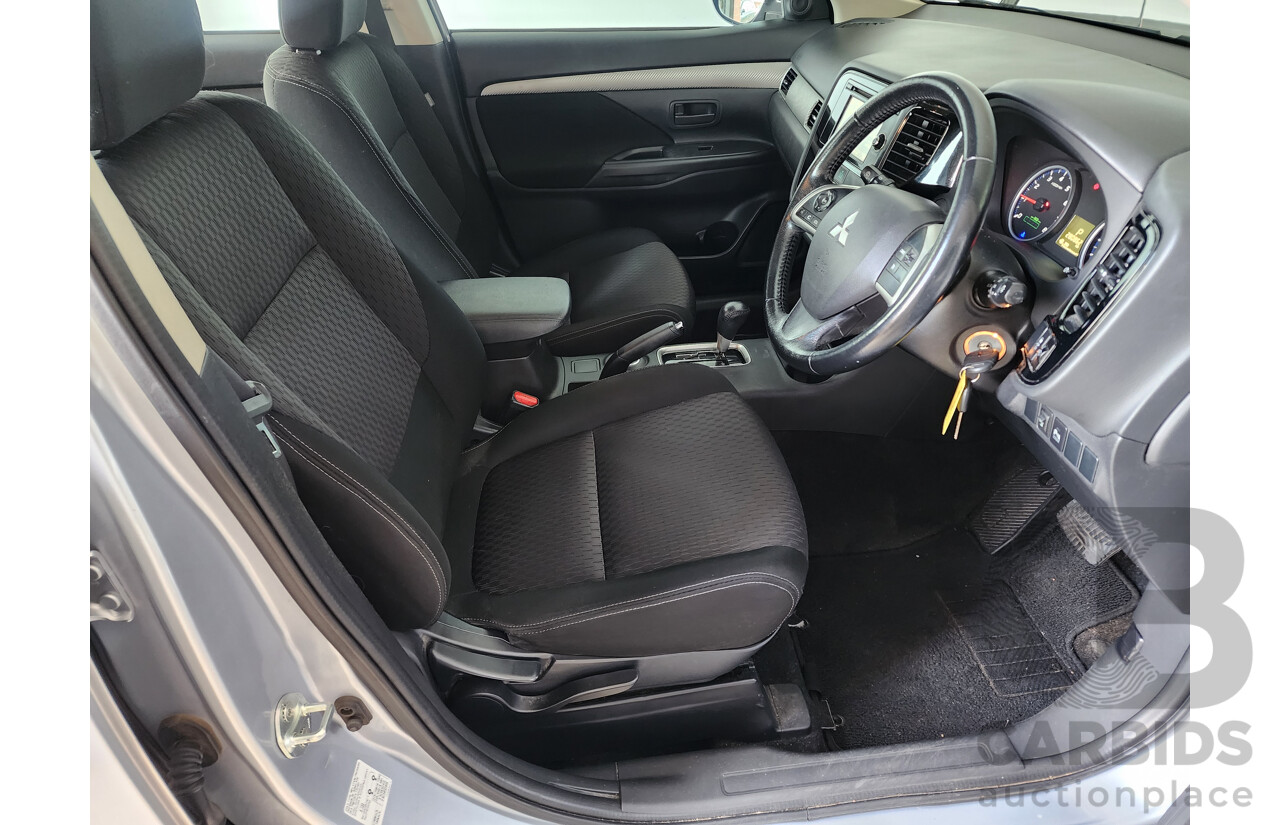 06/2014 Mitsubishi Outlander ES (4x4) ZJ MY14.5 4d Wagon Silver 2.4L