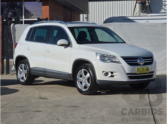 11/2010 Volkswagen Tiguan 147 TSI (AWD) 5NC MY11 4d Wagon White 2.0L