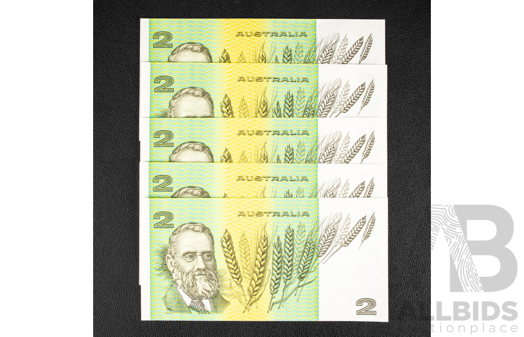 Five Australian 1985 Two Dollar Notes R89 Johnston/Fraser, Consecutive LEF118869-LEF118873,
