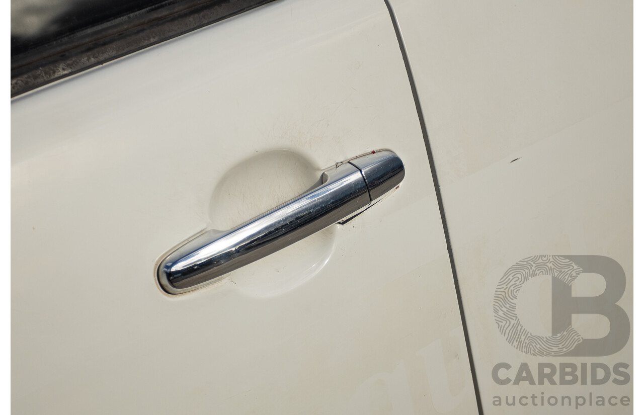 02/2013 Toyota Hilux SR5 (4x4) KUN26R MY12 Dual Cab Trayback Ute White 3.0L
