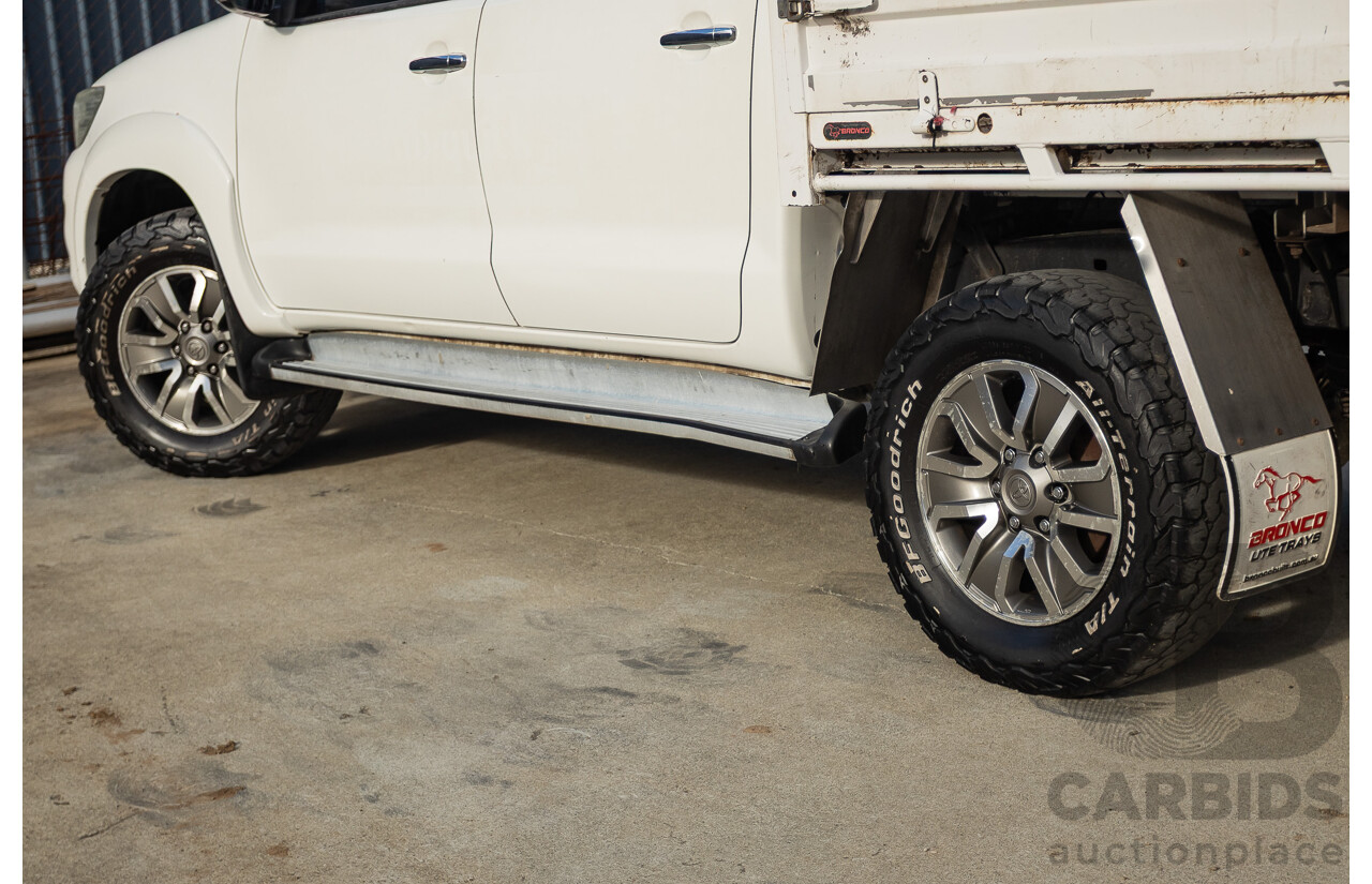 02/2013 Toyota Hilux SR5 (4x4) KUN26R MY12 Dual Cab Trayback Ute White 3.0L