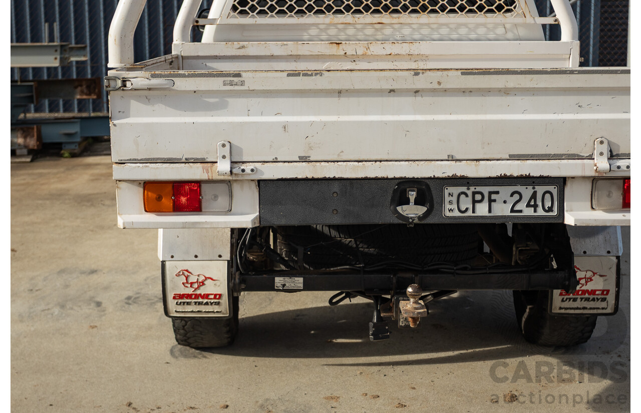 02/2013 Toyota Hilux SR5 (4x4) KUN26R MY12 Dual Cab Trayback Ute White 3.0L