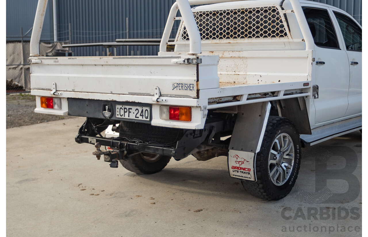 02/2013 Toyota Hilux SR5 (4x4) KUN26R MY12 Dual Cab Trayback Ute White 3.0L