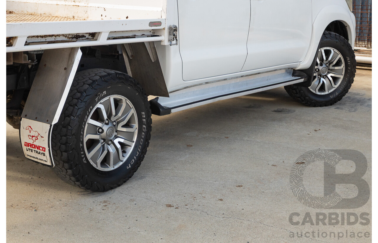 02/2013 Toyota Hilux SR5 (4x4) KUN26R MY12 Dual Cab Trayback Ute White 3.0L
