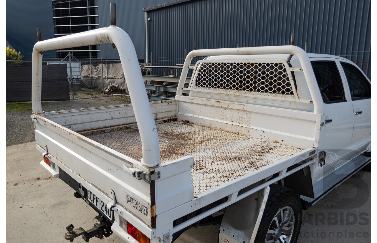 02/2013 Toyota Hilux SR5 (4x4) KUN26R MY12 Dual Cab Trayback Ute White 3.0L