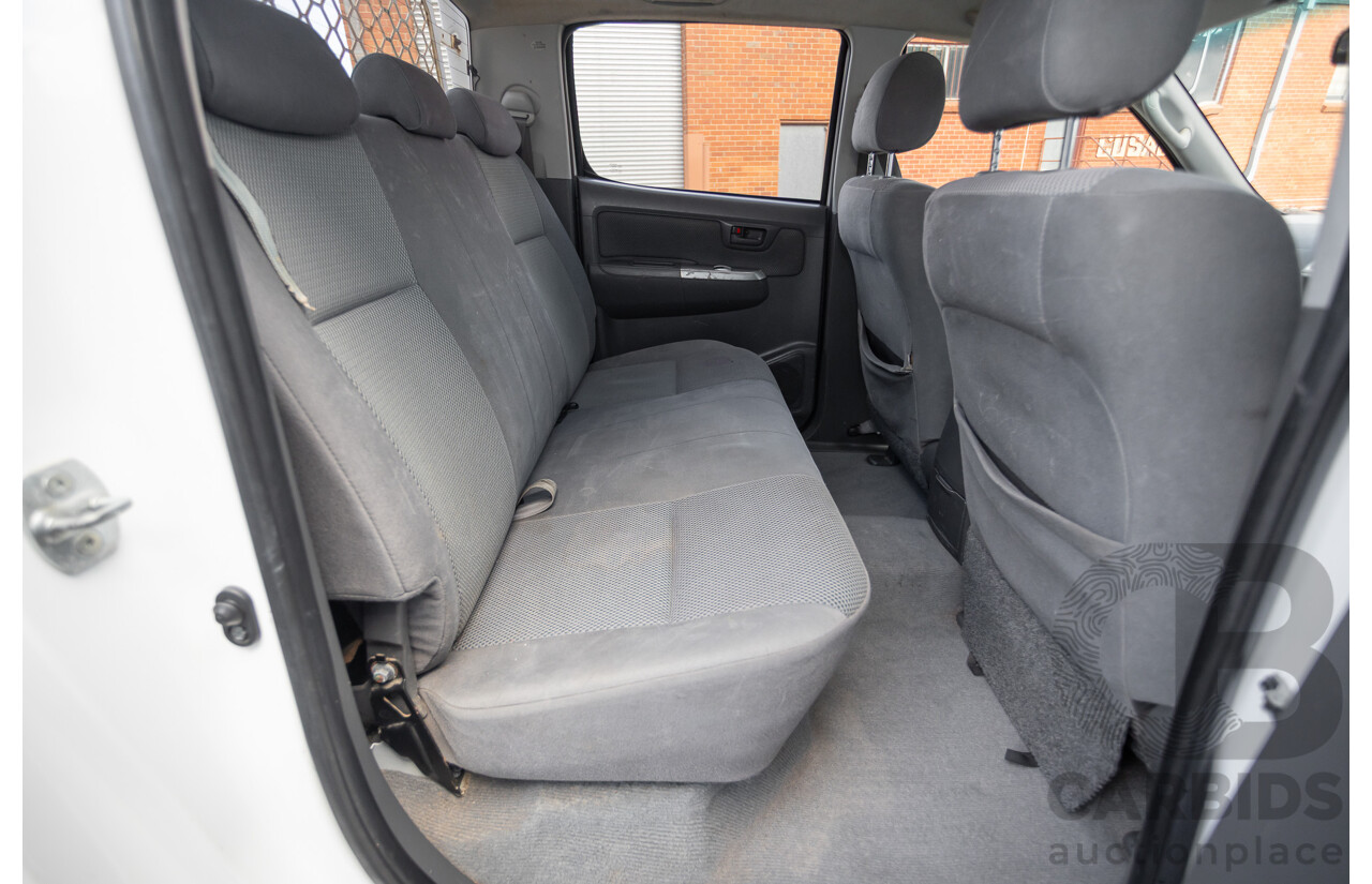 02/2013 Toyota Hilux SR5 (4x4) KUN26R MY12 Dual Cab Trayback Ute White 3.0L