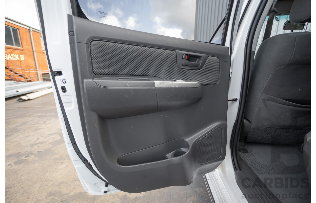 02/2013 Toyota Hilux SR5 (4x4) KUN26R MY12 Dual Cab Trayback Ute White 3.0L