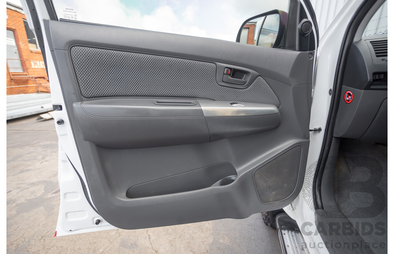 02/2013 Toyota Hilux SR5 (4x4) KUN26R MY12 Dual Cab Trayback Ute White 3.0L