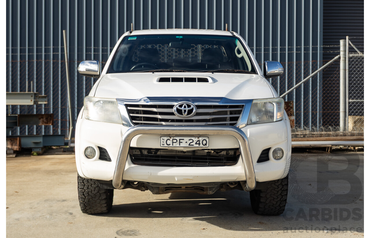 02/2013 Toyota Hilux SR5 (4x4) KUN26R MY12 Dual Cab Trayback Ute White 3.0L