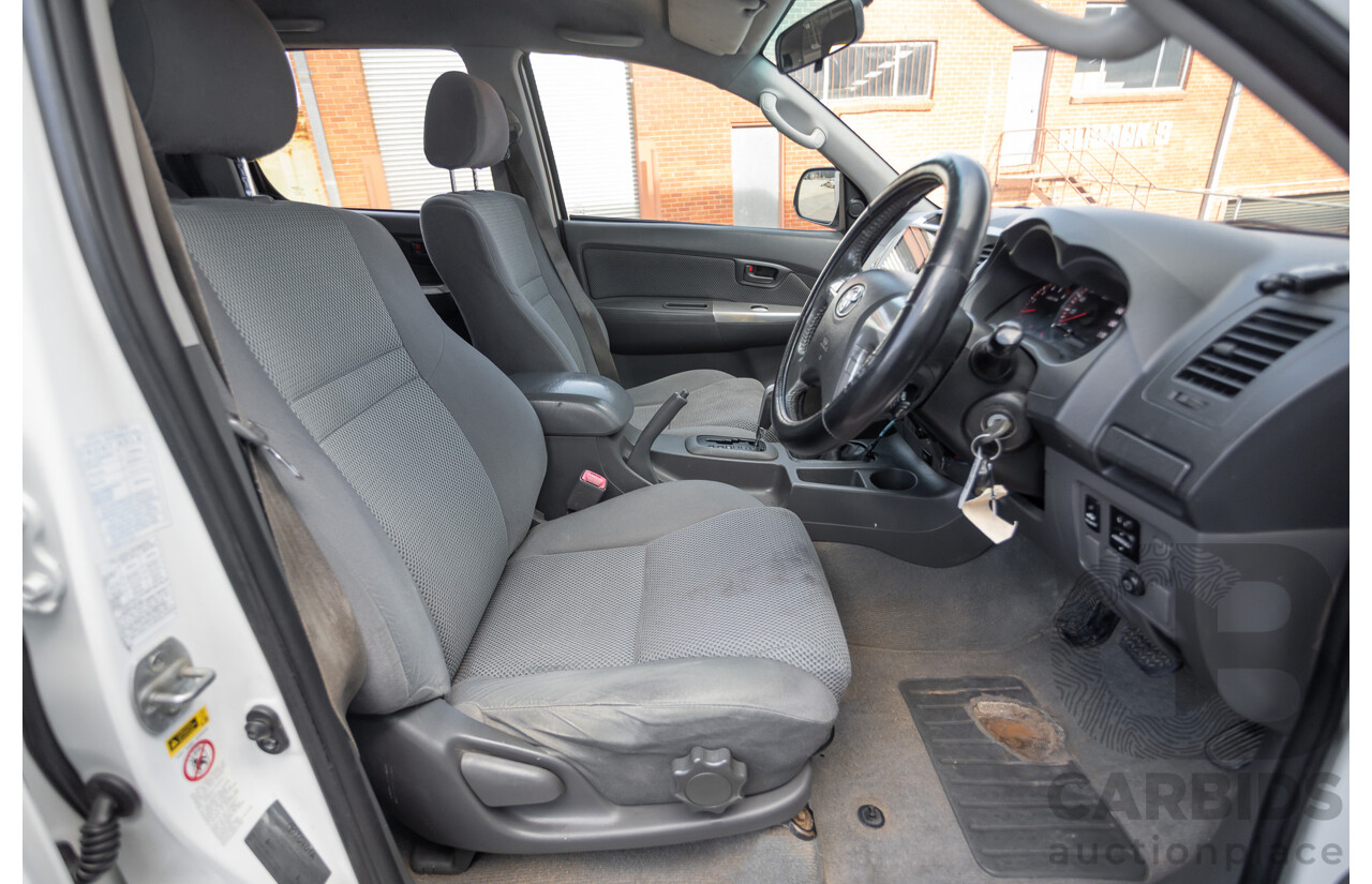 02/2013 Toyota Hilux SR5 (4x4) KUN26R MY12 Dual Cab Trayback Ute White 3.0L