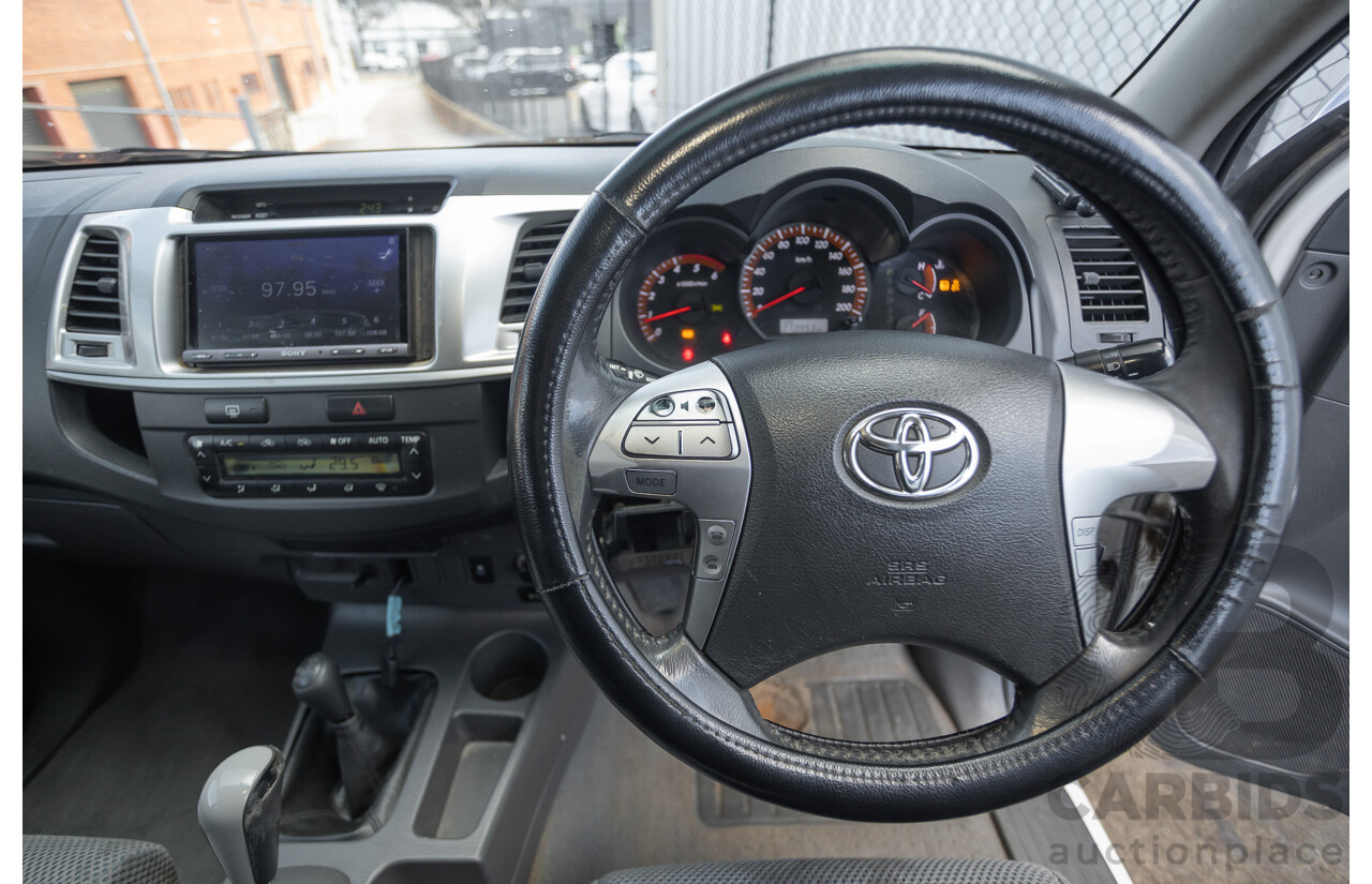 02/2013 Toyota Hilux SR5 (4x4) KUN26R MY12 Dual Cab Trayback Ute White 3.0L