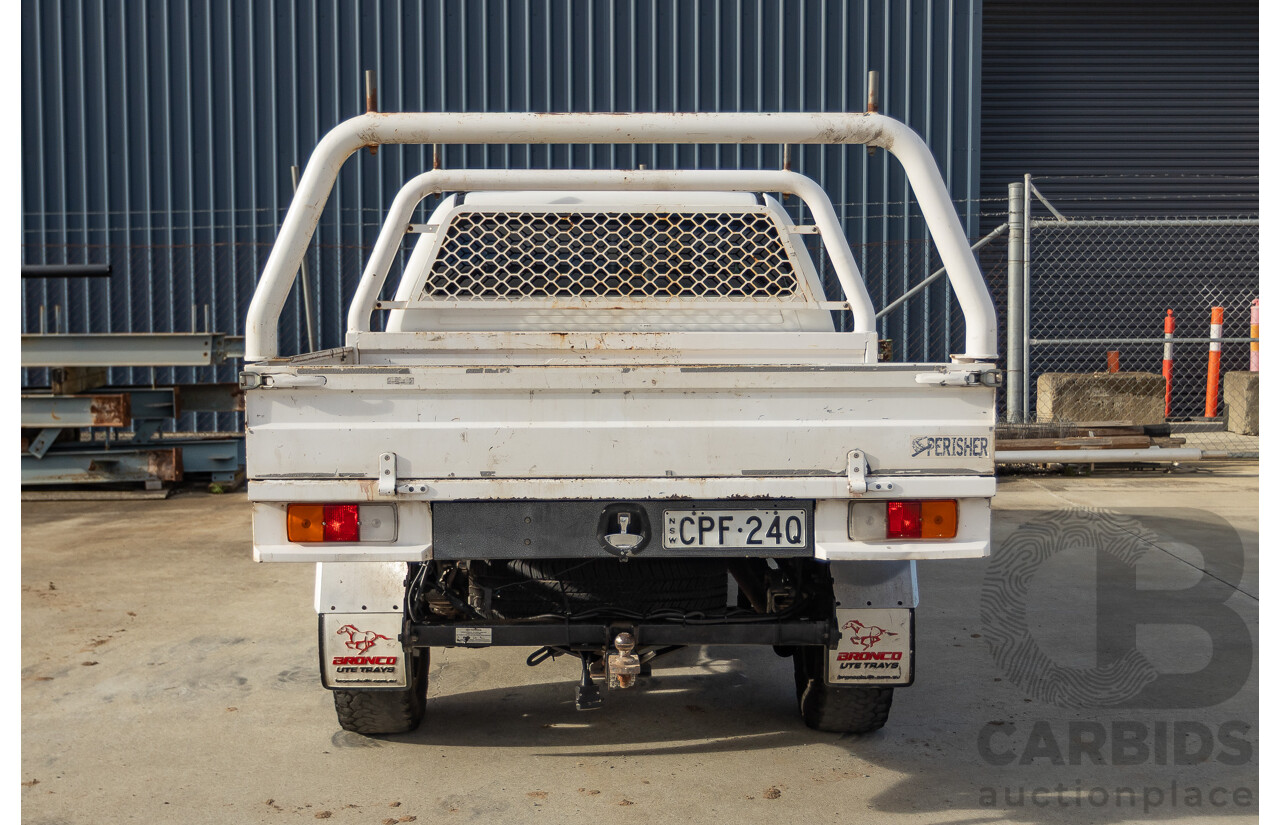 02/2013 Toyota Hilux SR5 (4x4) KUN26R MY12 Dual Cab Trayback Ute White 3.0L
