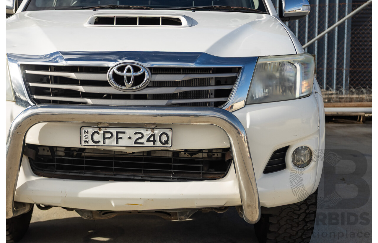 02/2013 Toyota Hilux SR5 (4x4) KUN26R MY12 Dual Cab Trayback Ute White 3.0L