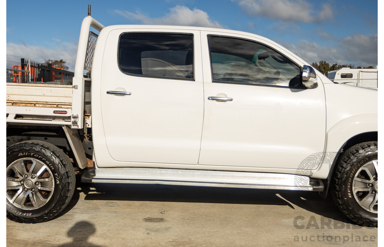 02/2013 Toyota Hilux SR5 (4x4) KUN26R MY12 Dual Cab Trayback Ute White 3.0L