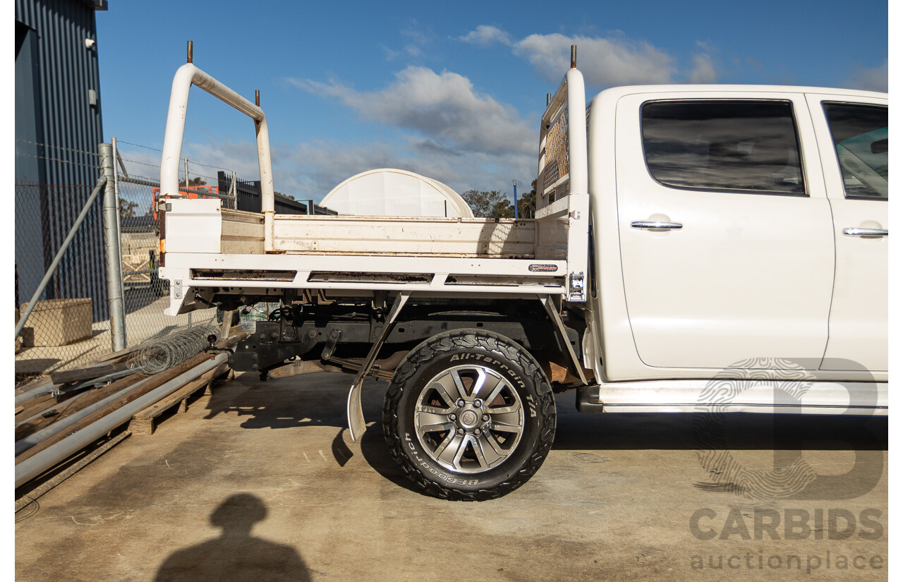 02/2013 Toyota Hilux SR5 (4x4) KUN26R MY12 Dual Cab Trayback Ute White 3.0L