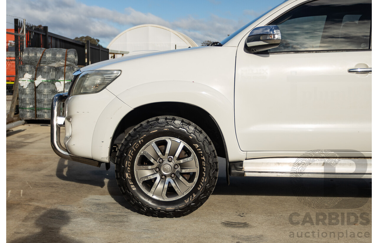 02/2013 Toyota Hilux SR5 (4x4) KUN26R MY12 Dual Cab Trayback Ute White 3.0L