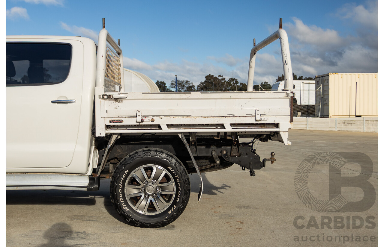 02/2013 Toyota Hilux SR5 (4x4) KUN26R MY12 Dual Cab Trayback Ute White 3.0L