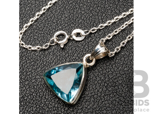 925 Sterling Silver & Topaz Pendant & Necklace. Length - 46cms