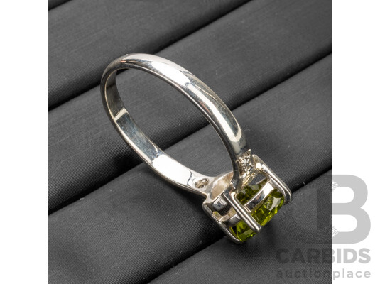 925 Sterling Silver Diamond & Peridot Cocktail Ring - Size Q