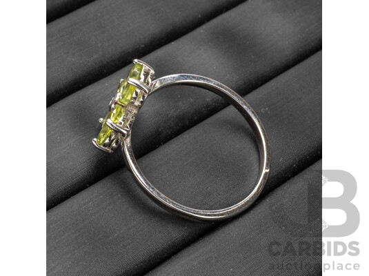 925 Sterling Silver Peridot & CZ Floral Dress Ring - Size R.5