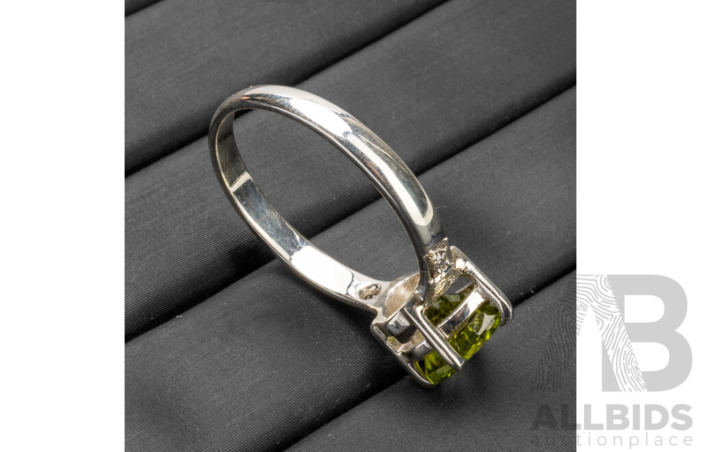 925 Sterling Silver Diamond & Peridot Cocktail Ring - Size Q