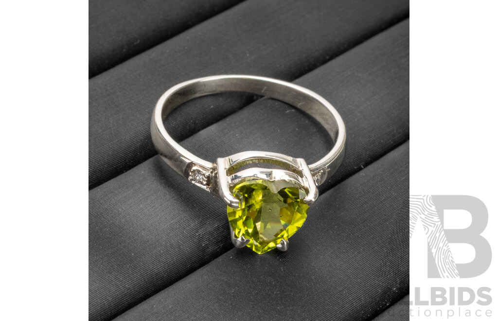 925 Sterling Silver Diamond & Peridot Cocktail Ring - Size Q