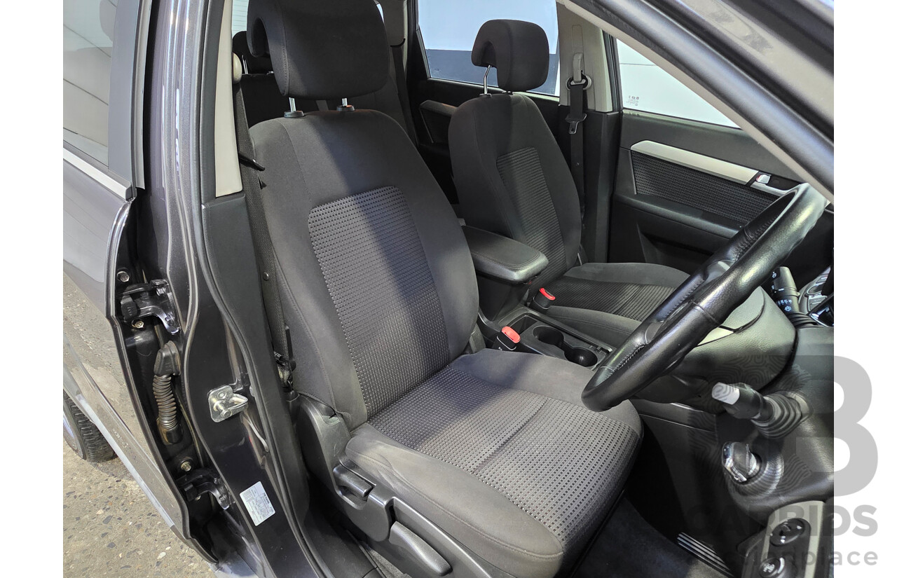 09/2014 Holden Captiva 7 LS CG MY14 4D Wagon Cyber Grey Turbo Diesel 2.2L - 7 Seater