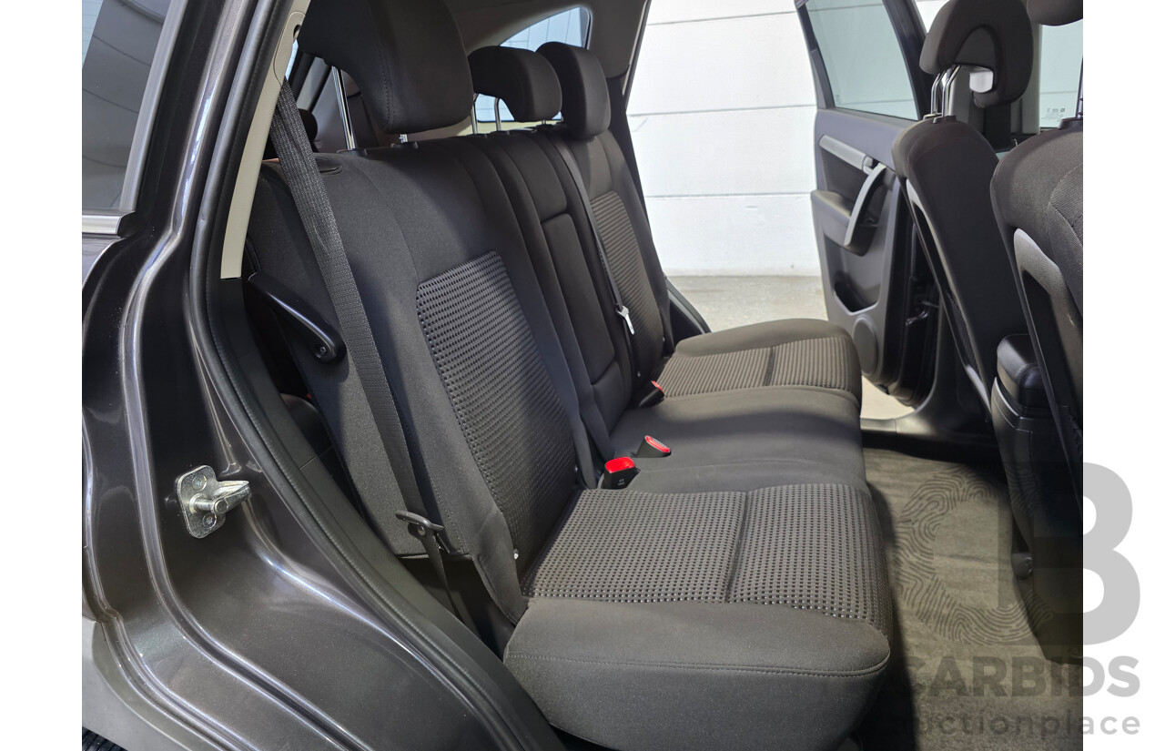 09/2014 Holden Captiva 7 LS CG MY14 4D Wagon Cyber Grey Turbo Diesel 2.2L - 7 Seater