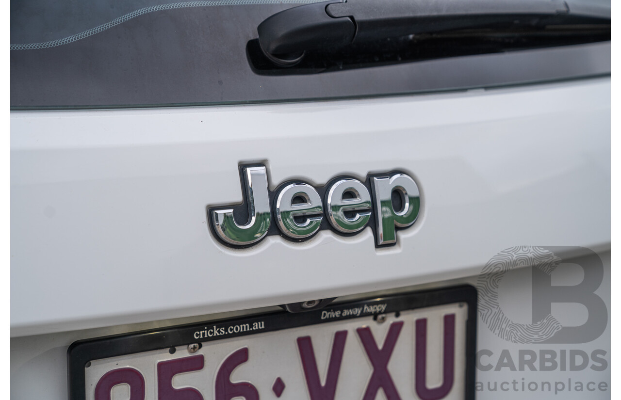 04/2015 Jeep Grand Cherokee Laredo (4x4) WK MY15 4d Wagon Bright White V6 3.6L