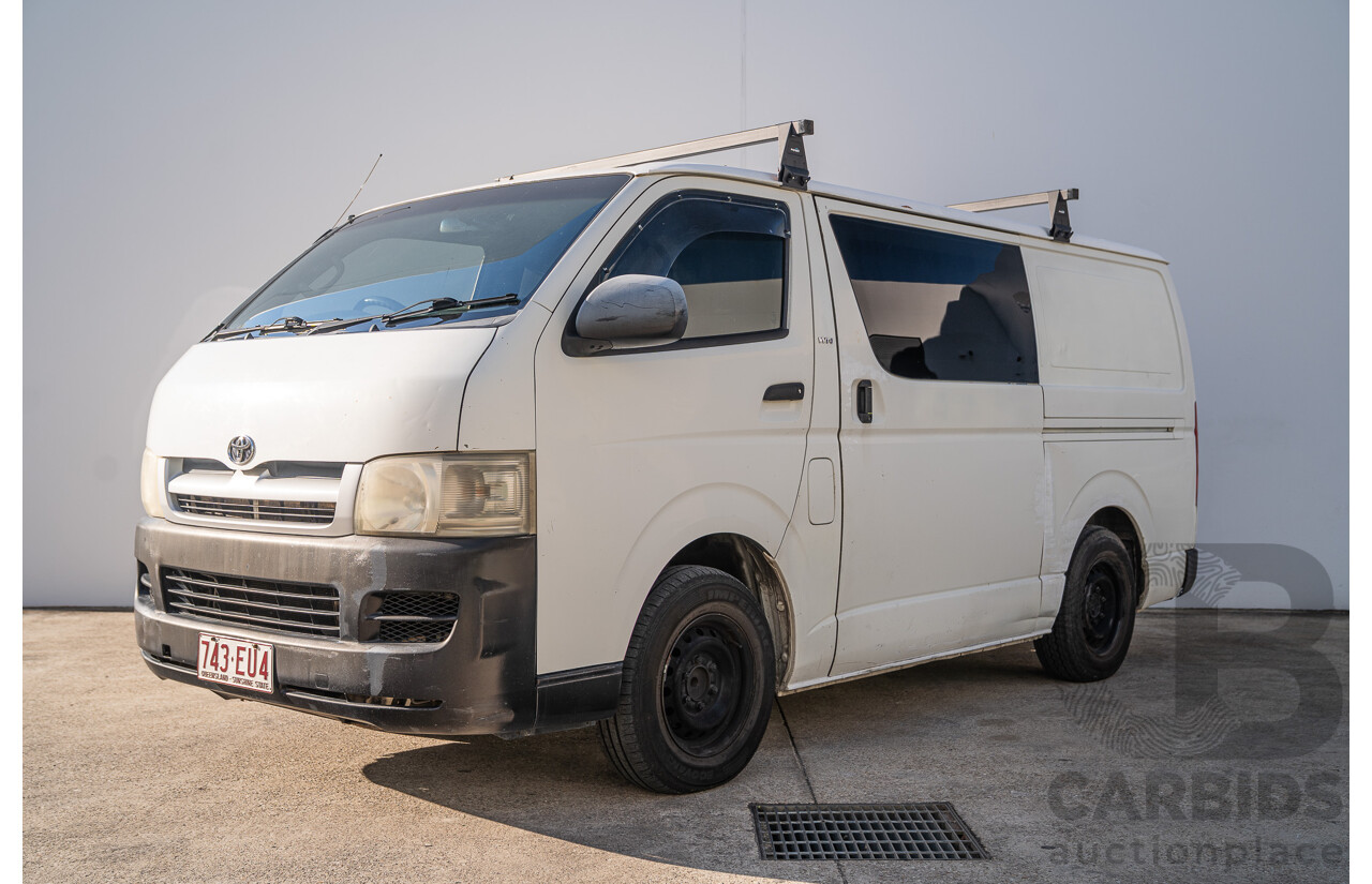 08/2005 Toyota Hiace LWB TRH201R 4d Van White 2.7L
