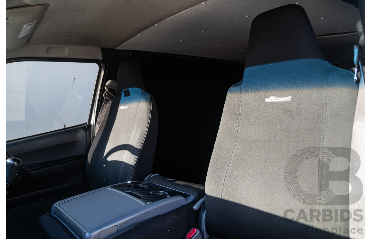 08/2005 Toyota Hiace LWB TRH201R 4d Van White 2.7L