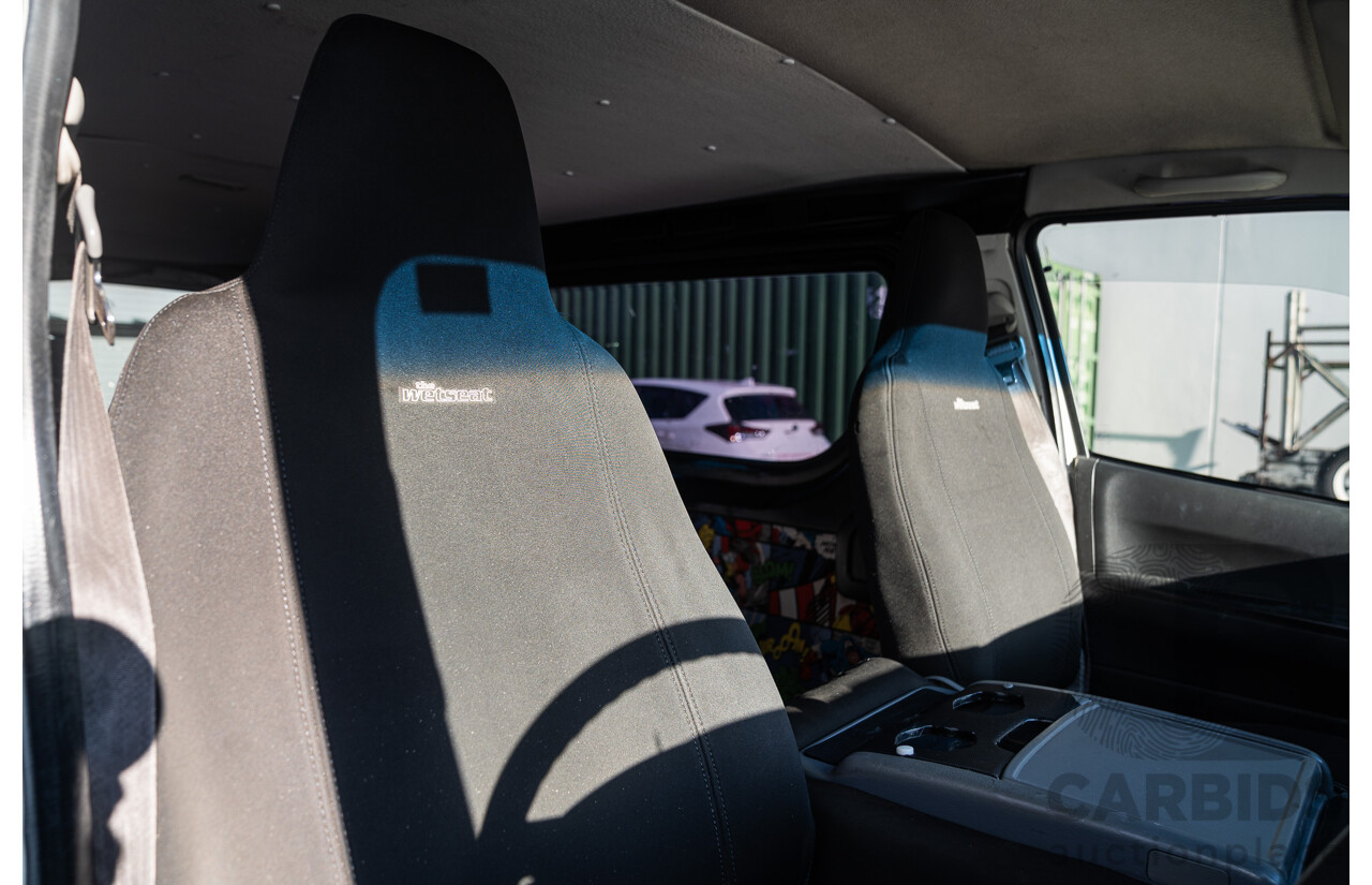 08/2005 Toyota Hiace LWB TRH201R 4d Van White 2.7L