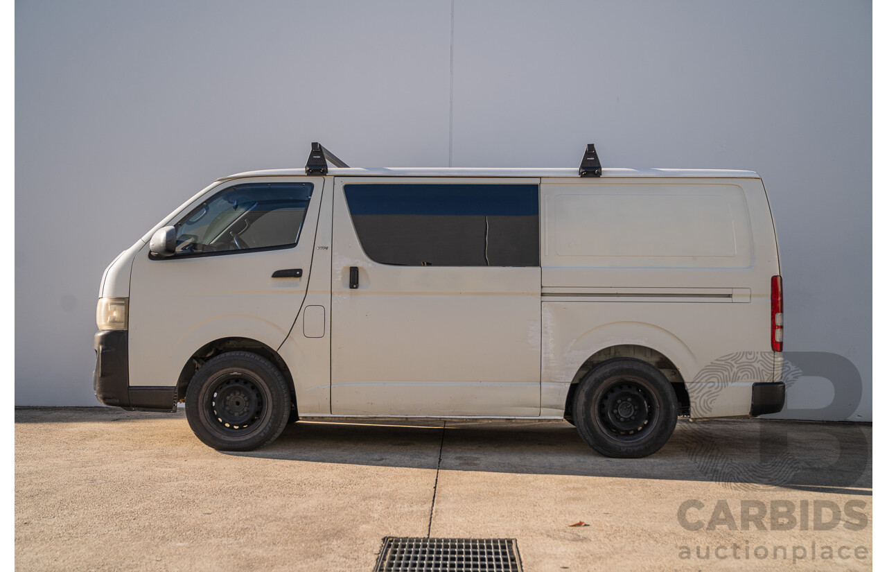 08/2005 Toyota Hiace LWB TRH201R 4d Van White 2.7L