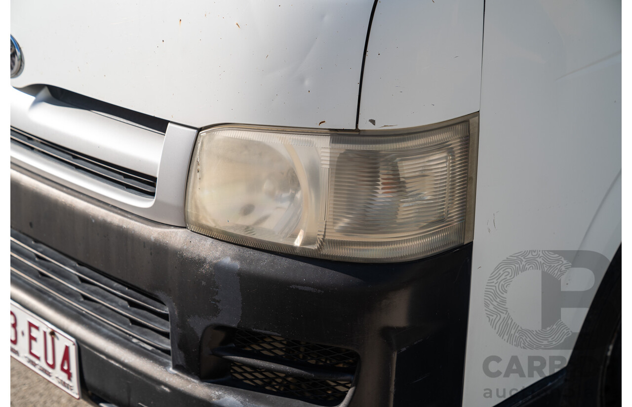 08/2005 Toyota Hiace LWB TRH201R 4d Van White 2.7L