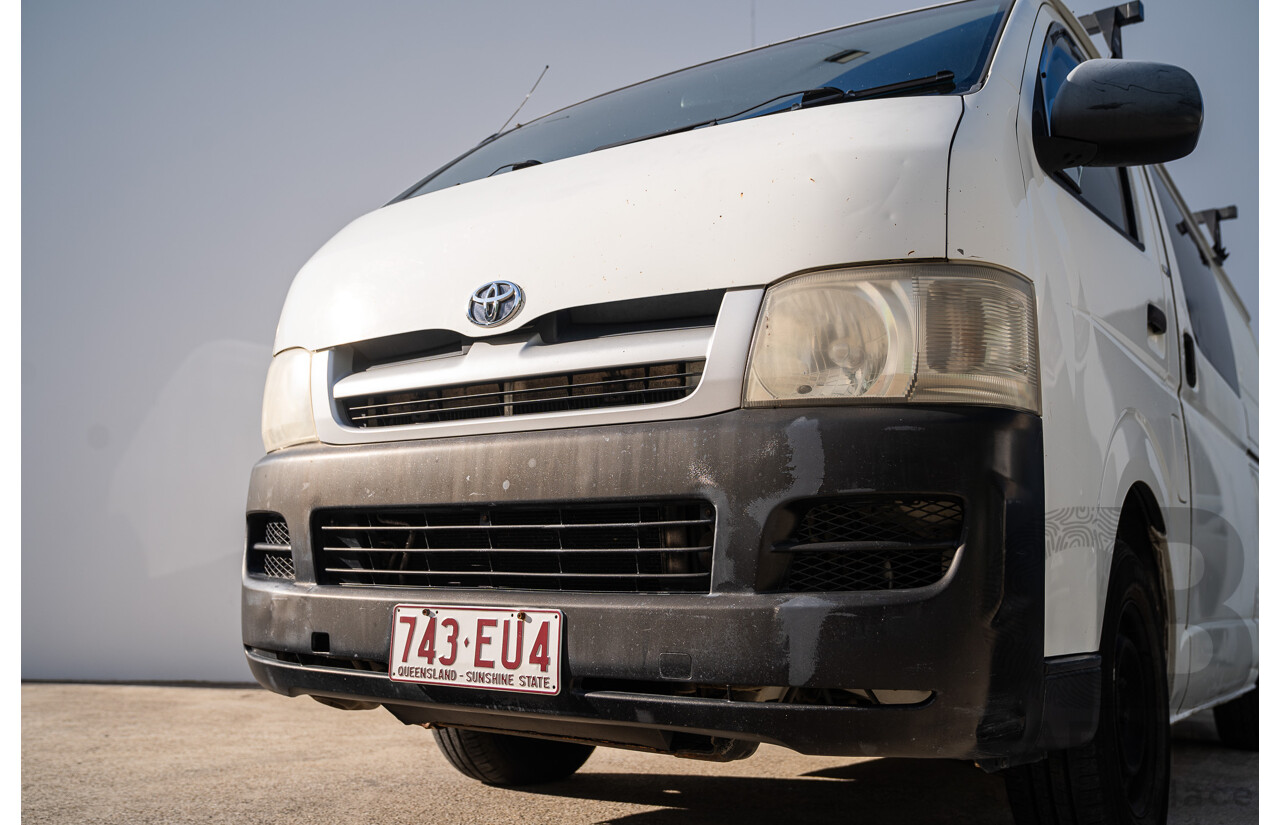 08/2005 Toyota Hiace LWB TRH201R 4d Van White 2.7L
