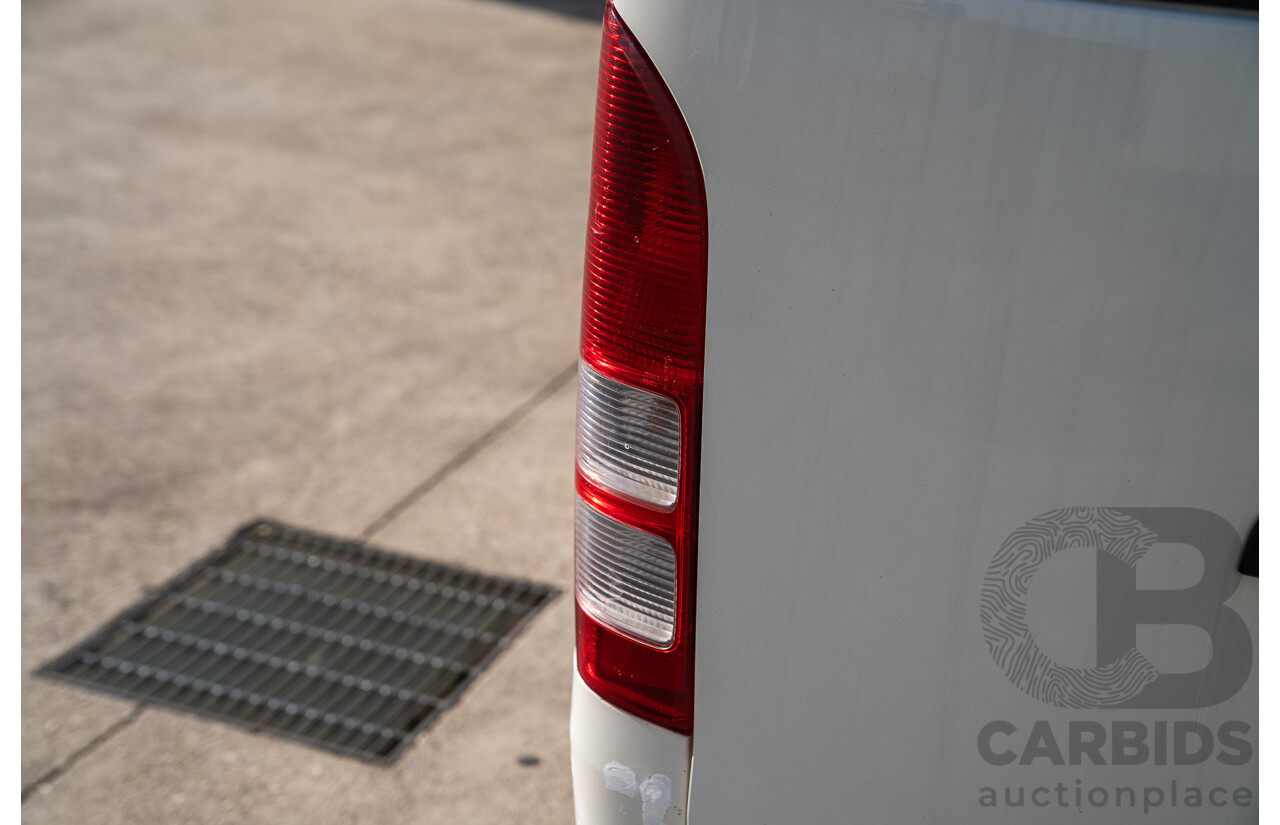08/2005 Toyota Hiace LWB TRH201R 4d Van White 2.7L