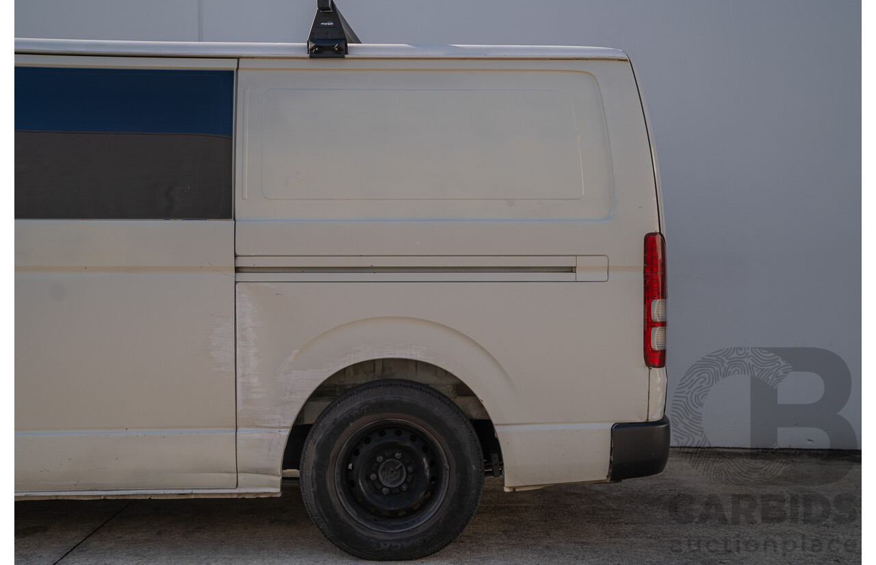 08/2005 Toyota Hiace LWB TRH201R 4d Van White 2.7L