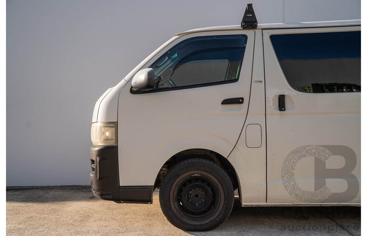 08/2005 Toyota Hiace LWB TRH201R 4d Van White 2.7L