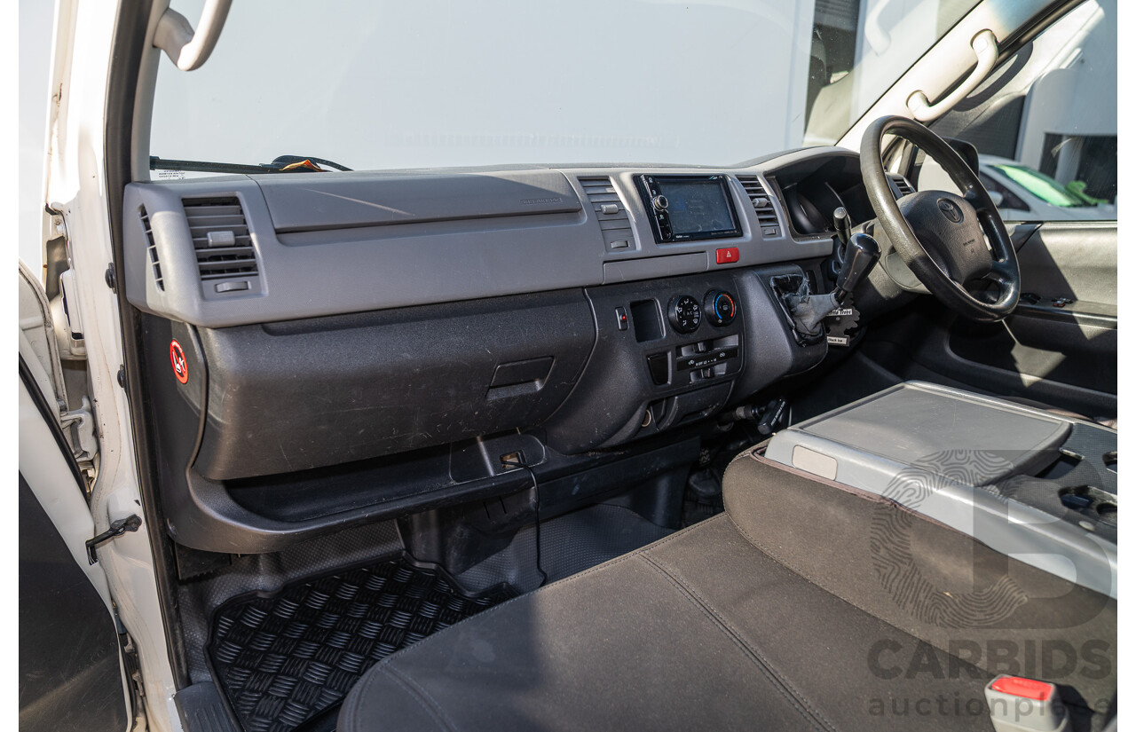 08/2005 Toyota Hiace LWB TRH201R 4d Van White 2.7L