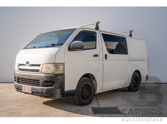 08/2005 Toyota Hiace LWB TRH201R 4d Van White 2.7L