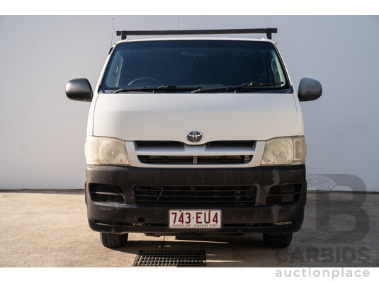 08/2005 Toyota Hiace LWB TRH201R 4d Van White 2.7L