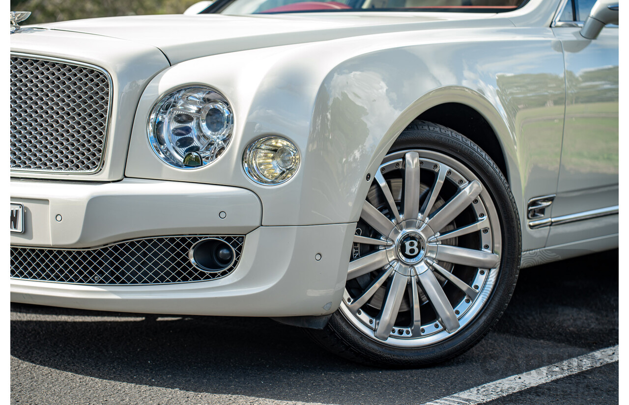 08/2013 Bentley Mulsanne (Mulliner & Premiere Specification) 3Y 4d Sedan Ghost Pearl White Twin Turbo V8 6.8L