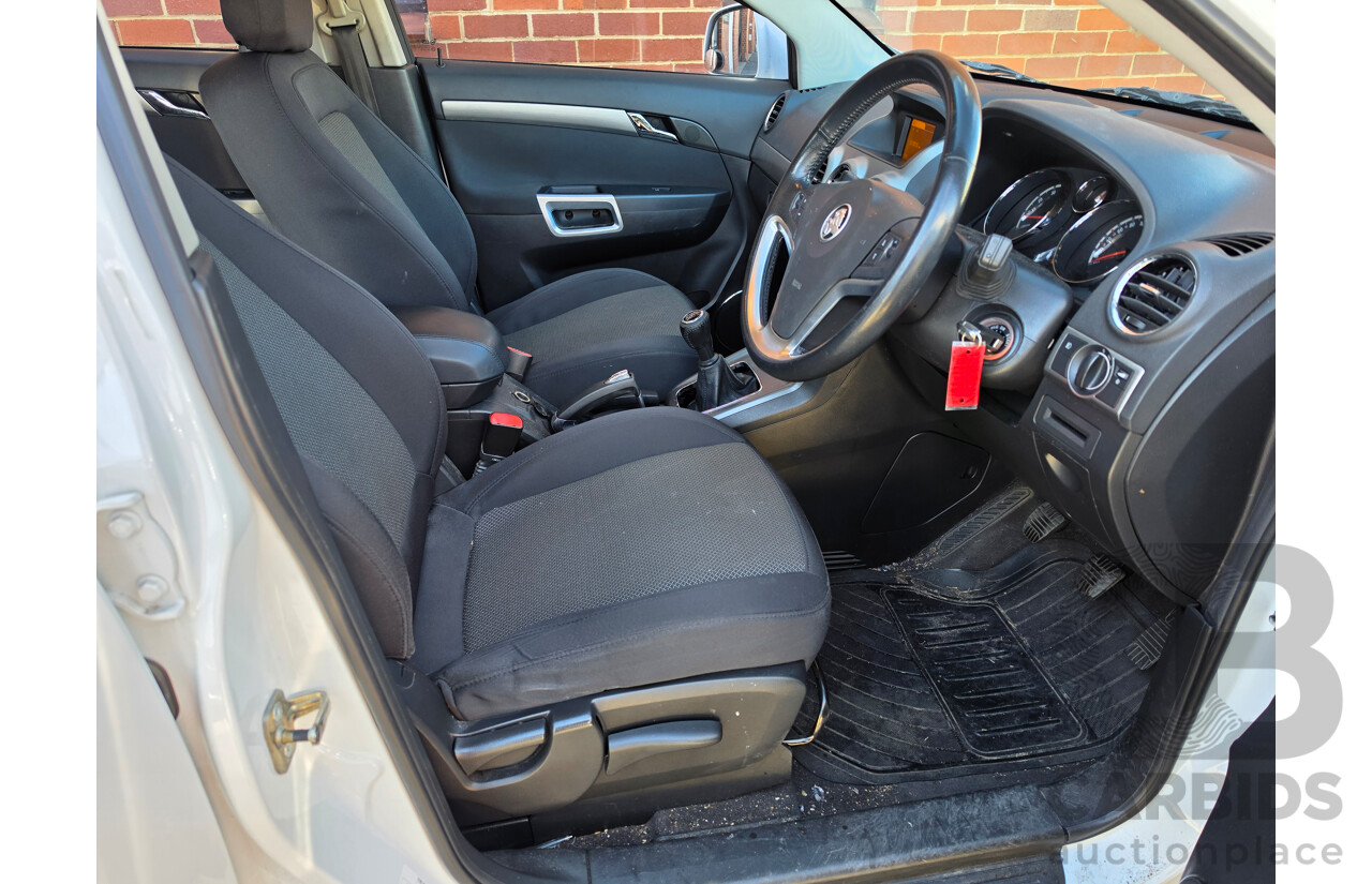 11/2010 Holden Captiva 5  CG MY10 4d Wagon White 2.4L