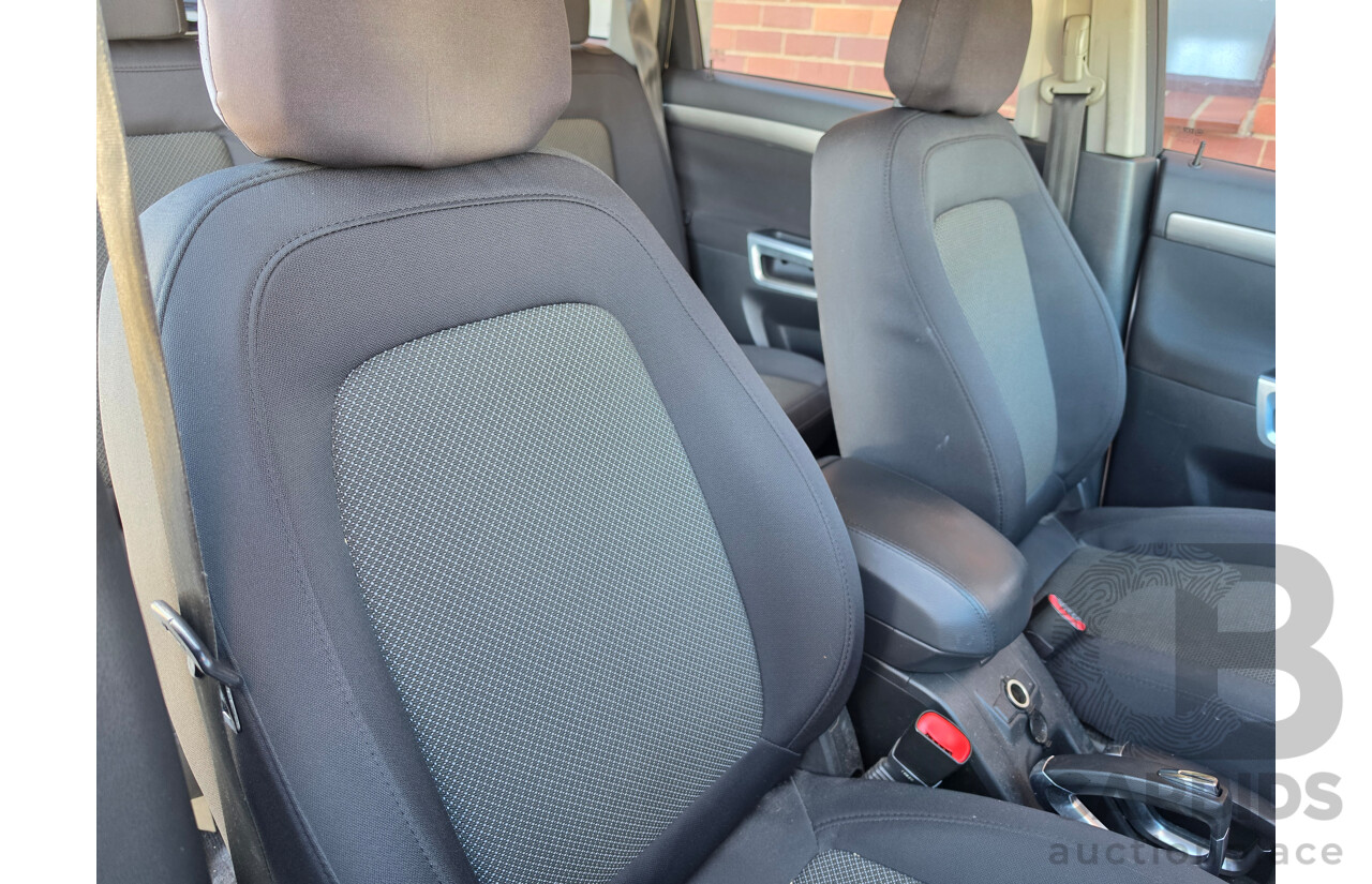 11/2010 Holden Captiva 5  CG MY10 4d Wagon White 2.4L