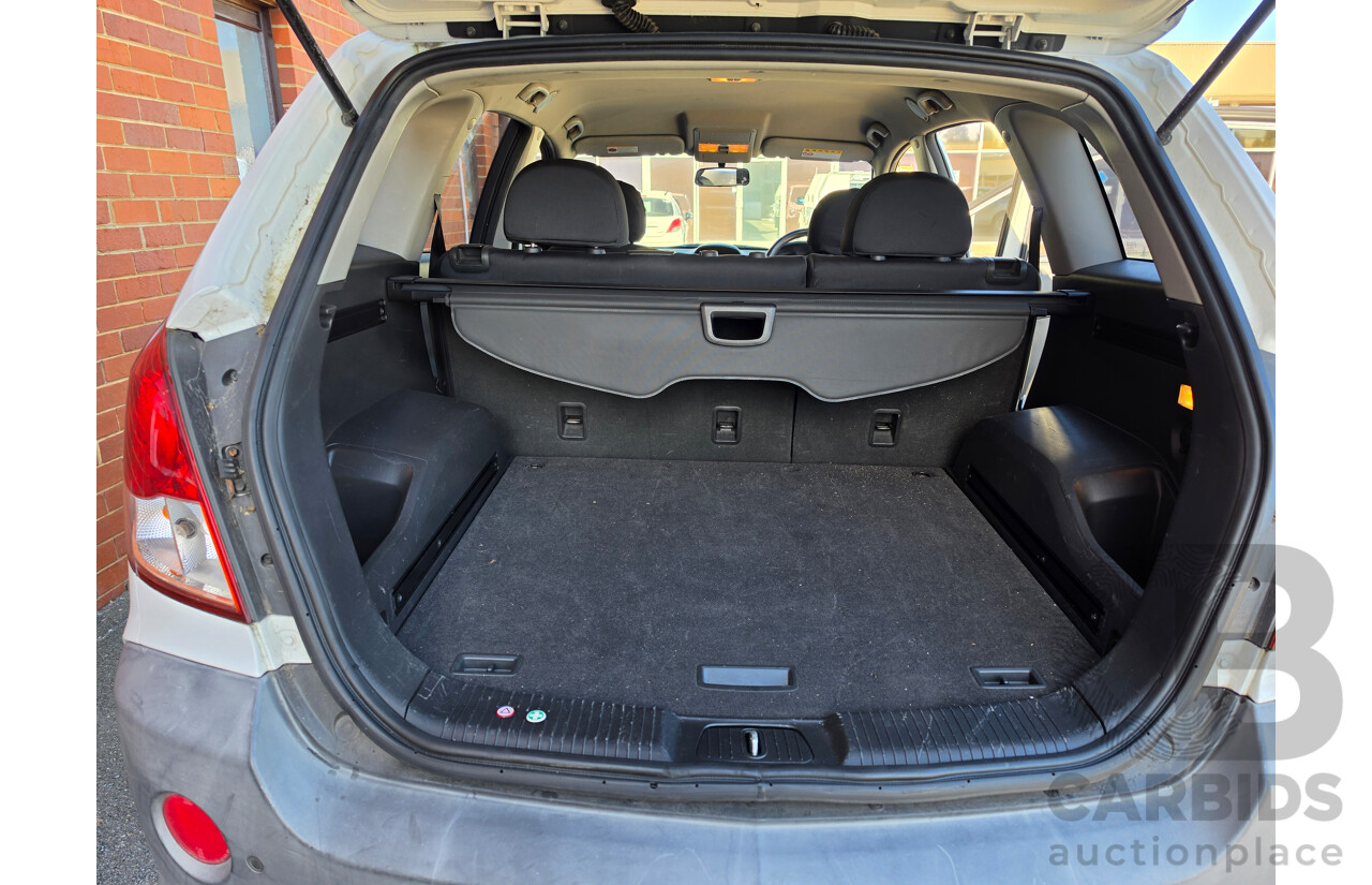 11/2010 Holden Captiva 5  CG MY10 4d Wagon White 2.4L