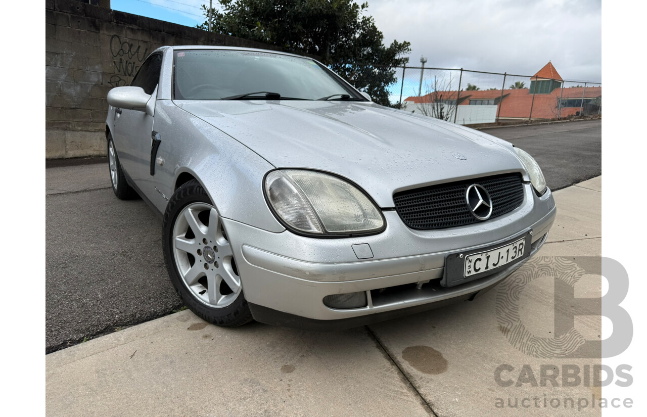 01/2000 Mercedes-Benz Slk230 KOMPRESSOR RWD 2D Convertible Brilliant Silver Metallic 2.3L